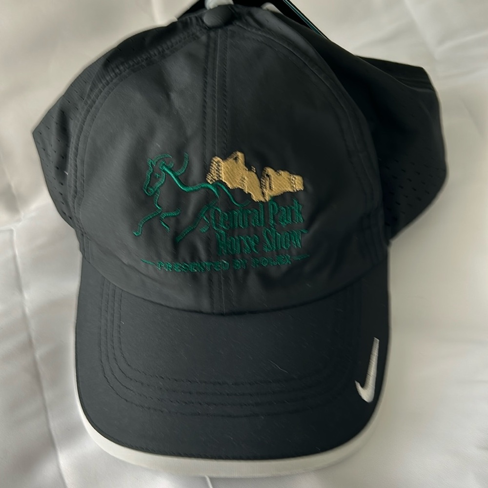 NIKE HAT/CAP UNISEX, COLOR black, UNISEX, ADJ STRAP, WHITE LOGO EMBROIDERED